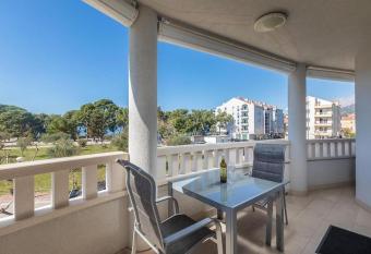 Larissa apartment on the beach has rooms with a private hot tub