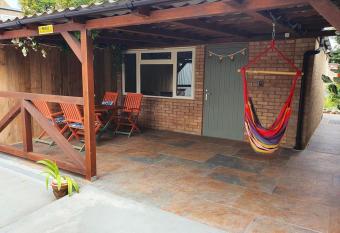 DOG FRIENDLY little bungalow with patio & private driveway has Balcony rooms
