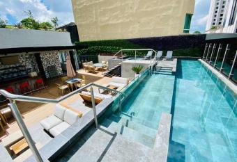 Elegancia y confort en zona 10 has rooms with a private hot tub