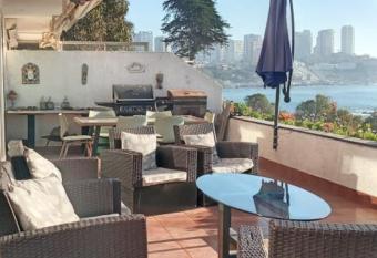 Bella Vista Frente al Mar allows 18 year olds to book a room