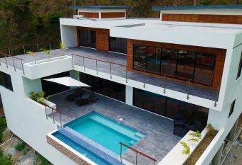 Saba Villa - New!! $1M Piton & Ocean Views!! allows 18 year olds to book a room