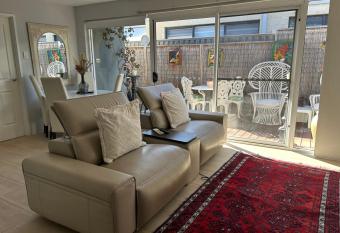 Whitfords Retreat - 2 Bedroom unit has Balcony rooms