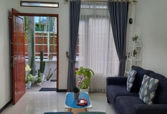 Cozy luxurious 2bhk by the beach in Moti Daman allows 18 year olds to book a room