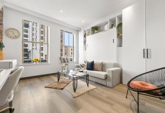 Downtown Urban Apt/EWR/Nyc/Dream Mall/Prud Ctr has Balcony rooms