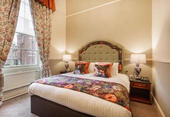 The Wynnstay Hotel, Oswestry, Shropshire allows 18 year olds to book a room