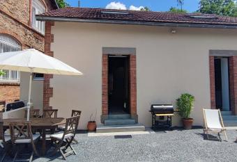G  te familial de la Bastide du puech has Balcony rooms