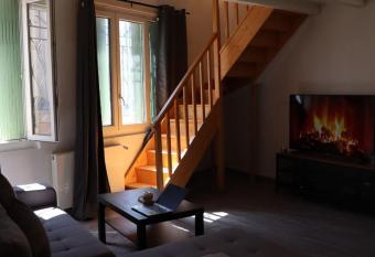 Pavillon en loft 87 M 10e, jacuzzi has rooms with a private hot tub