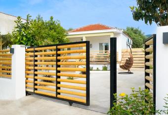 Villa lemon leaf has Balcony rooms