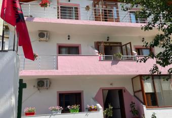 Vila   Relax    allows 18 year olds to book a room