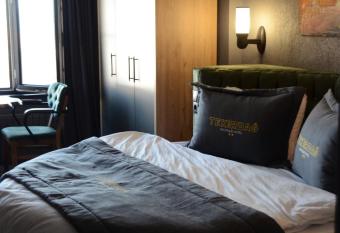 Tekirda   Butik Otel Restaurant allows 18 year olds to book a room