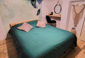 Petit nid d amour ensoleill   allows 18 year olds to book a room