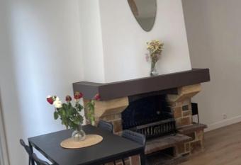 Appartement Cosy Proche des Quais de Seine allows 18 year olds to book a room