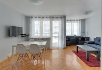 Apartament Downtown Gdynia   r  dmie  cie by Grand Apartments allows 18 year olds to book a room