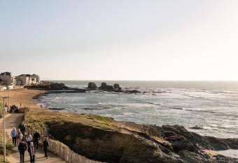 RESIDENCE CATHERINE allows 18 year olds to book a room