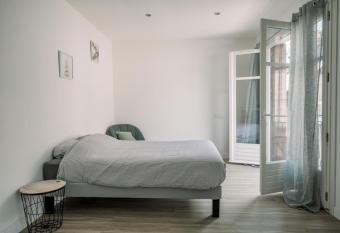 Le Studio M  jane 2, Hyper Centre Esaplion allows 18 year olds to book a room