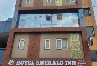 HOTEL EMERALD INN has Smoking rooms