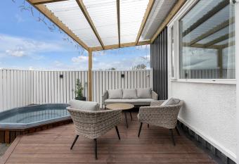 5 Room Villa with Hot Tub Near Reykjav  k allows 18 year olds to book a room