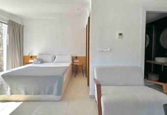 Amazing apt on the beach with terrace 02 has Balcony rooms