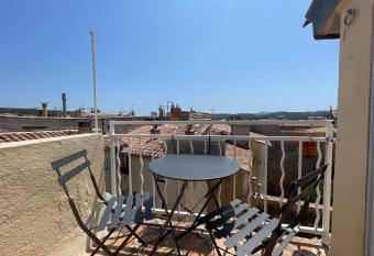 2 pi  ces climatis   en duplex avec terrasse allows 18 year olds to book a room