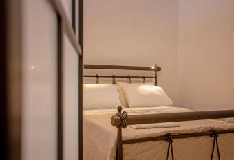 Nice & Cosy Mykonos studios has Balcony rooms