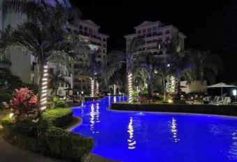 GINO S DUSHI JACO BAY FOR 12PEOPLE 1BLOCK TO BEACH has Balcony rooms