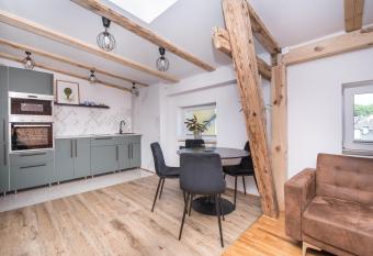 Apartament Nowy   wiat 1 allows 18 year olds to book a room