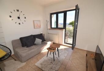 Apartman Novi has Balcony rooms