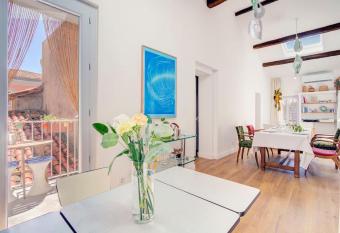 Appartement place des Halles allows 18 year olds to book a room