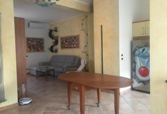 Trilocale Donato - 250 metri dal mare allows 18 year olds to book a room