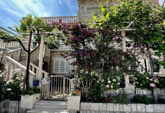 Villa Mare & Filip 2 has Balcony rooms