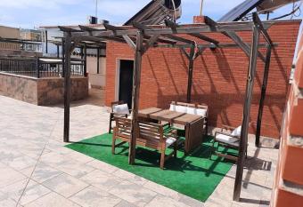 Aut  ntica SEVILLA, Conexi  n Centro, Terraza y Barbacoa, opci  n Parking has rooms with a private hot tub