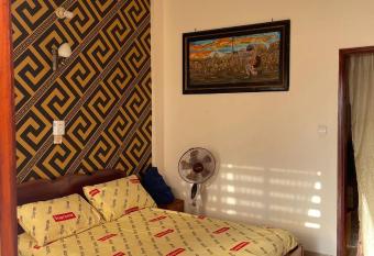 Bon appartement chambre salon petit prix allows 18 year olds to book a room