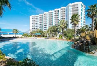 Entire Condo - Palms of Destin Paradise has rooms with a private hot tub