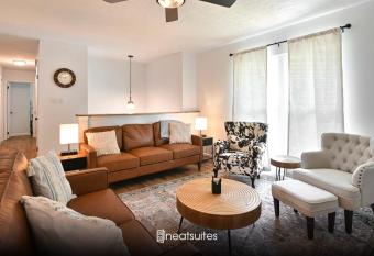 Across from the Ark - Sleeps 8 allows 18 year olds to book a room