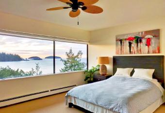 Waterfront room(2) with private bath allows 18 year olds to book a room