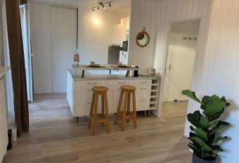 Studio 28 m2 & jardin privatif 20 m2 has Balcony rooms