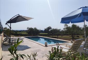 Grande maison avec grande piscine has Balcony rooms