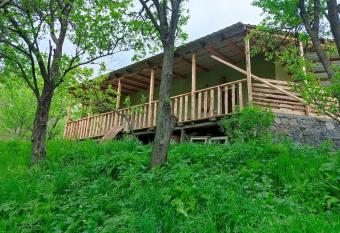 mesxta allows 18 year olds to book a room