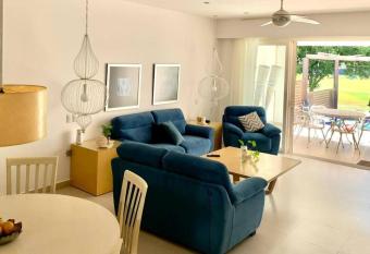 Casa Luna - campo golf + alberca has rooms with a private hot tub