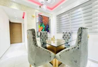 Liriano Gues has Balcony rooms