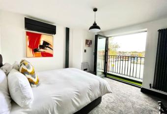 Duplex Apartment - Harbour View has Balcony rooms