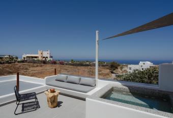 Griseo Villas has rooms with a private hot tub