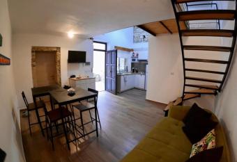 Vecchio Loft has rooms with a private hot tub