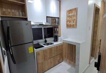 S&R SUITES PLANTA ALTA allows 18 year olds to book a room