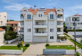 Villa Mirela has Balcony rooms