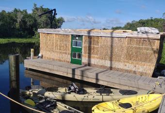 Houseboat on St. Johns River. allows 18 year olds to book a room