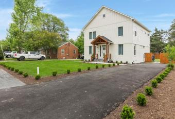 Modern house near Washington DC allows 18 year olds to book a room