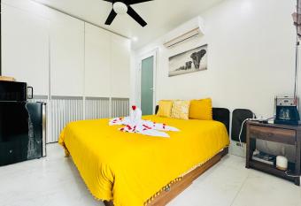 Ocean Pearl - A brand new one bedroom with pool, walkable distance to sunset beach has Balcony rooms