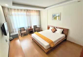 Minh      c Green Hotel Tu   n Ch  u has rooms with a private hot tub