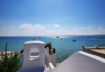 les Cypr  s has Balcony rooms